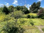 Zweifamilienhaus in Toplage - Blick vom Balkon mit Blick ins Grüne