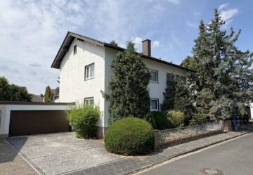 Vielseitiges, unvermietetes Zweifamilienhaus mit großem Garten und Ausbaureserve in Bruchköbel, 63486 Bruchköbel, Zweifamilienhaus