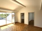 Dreizimmer Dachterrassenwohnung in historischer Umgebung - Wohnzimmer mit Dachterrasse
