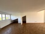 Dreizimmer Dachterrassenwohnung in historischer Umgebung - Wohnzimmer mit Stauraum