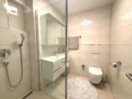 Dreizimmerwohnung mit Aussicht - Badezimmer mit bodentiefer Dusche