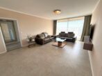 Dreizimmerwohnung mit Aussicht - Wohn-Esszimmer mit Balkon