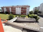 Ihr neues Zuhause - Geräumige Vierzimmerwohnung mit viel Potenzial - Blick von der Küche zur Tiefgarage