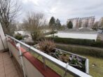 Ihr neues Zuhause - Geräumige Vierzimmerwohnung mit viel Potenzial - Blick von der Loggia