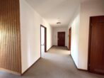 Ihr neues Zuhause - Geräumige Vierzimmerwohnung mit viel Potenzial - Diele in Richtung Eingang