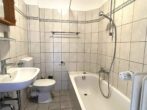 Zwei-Zimmer-Wohnung mit Aussicht / Hanau Rosenau - Bad mit Wanne