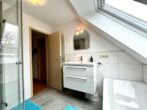 Bezugsfertiges, modernes Stadthaus in bester Lage - Tageslichtbad mit Wanne und Dusche