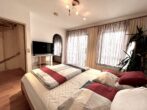 Bezugsfertiges, modernes Stadthaus in bester Lage - Schlafzimmer mit Ankleide